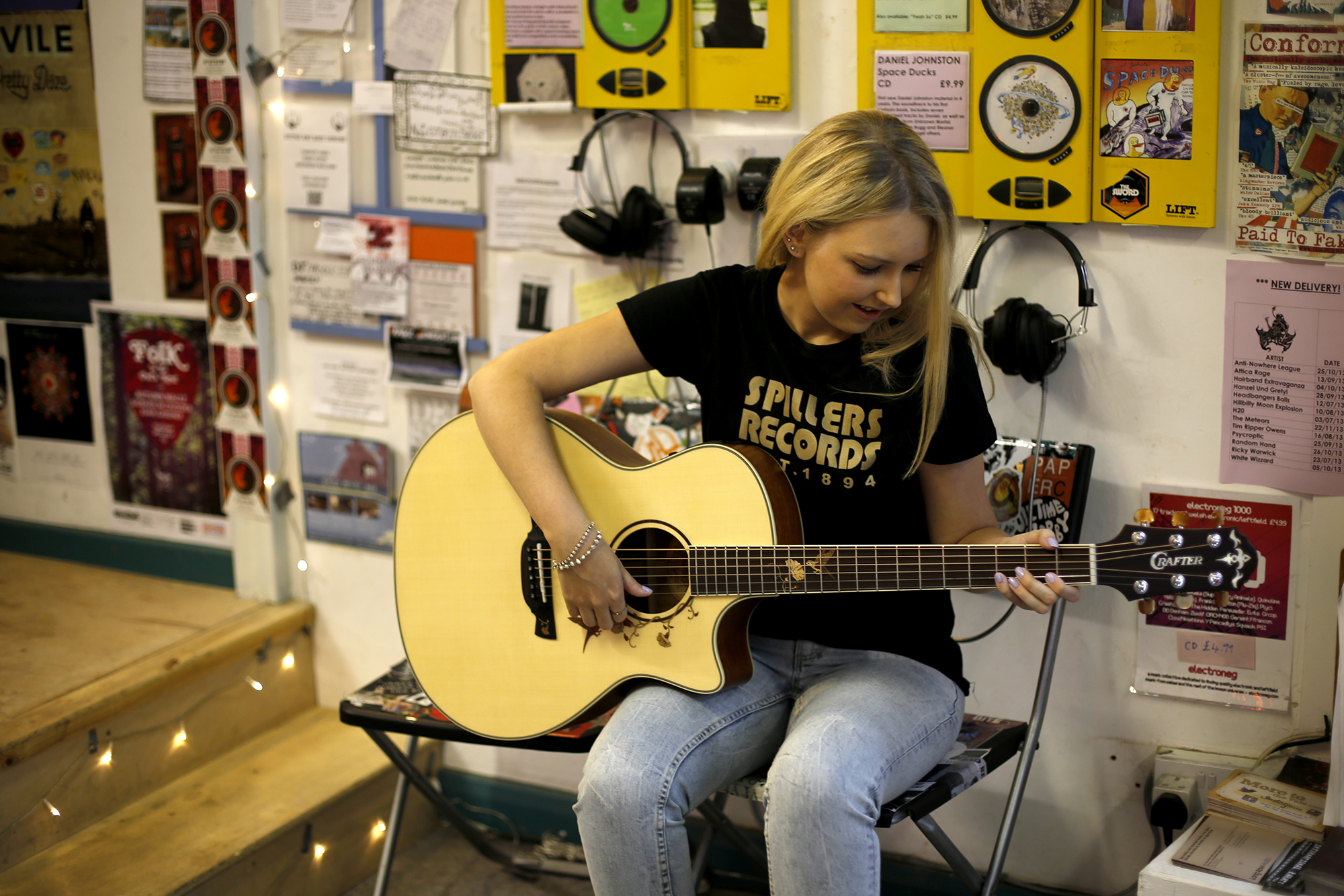 crafter_guitar_shoot_028